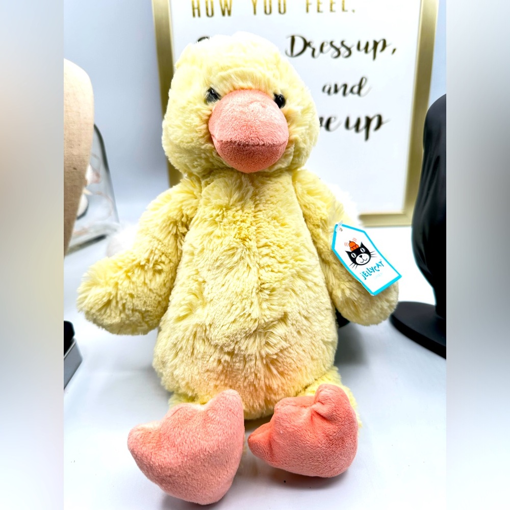 Jellycat Bashful Duckling! Jellycat plush with its tags.